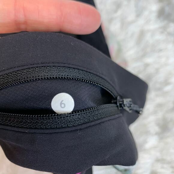 Lululemon Run: Speed Short Pigment Wave Multi / Black Sz 6 - Picture 7 of 8